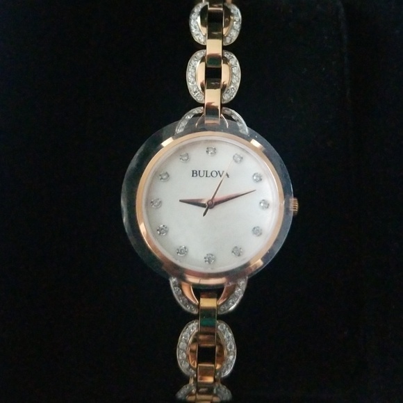 Bulova two toned watch. - Picture 4 of 5